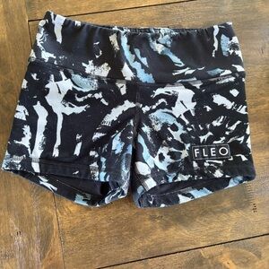 Fleo mid rise shorts